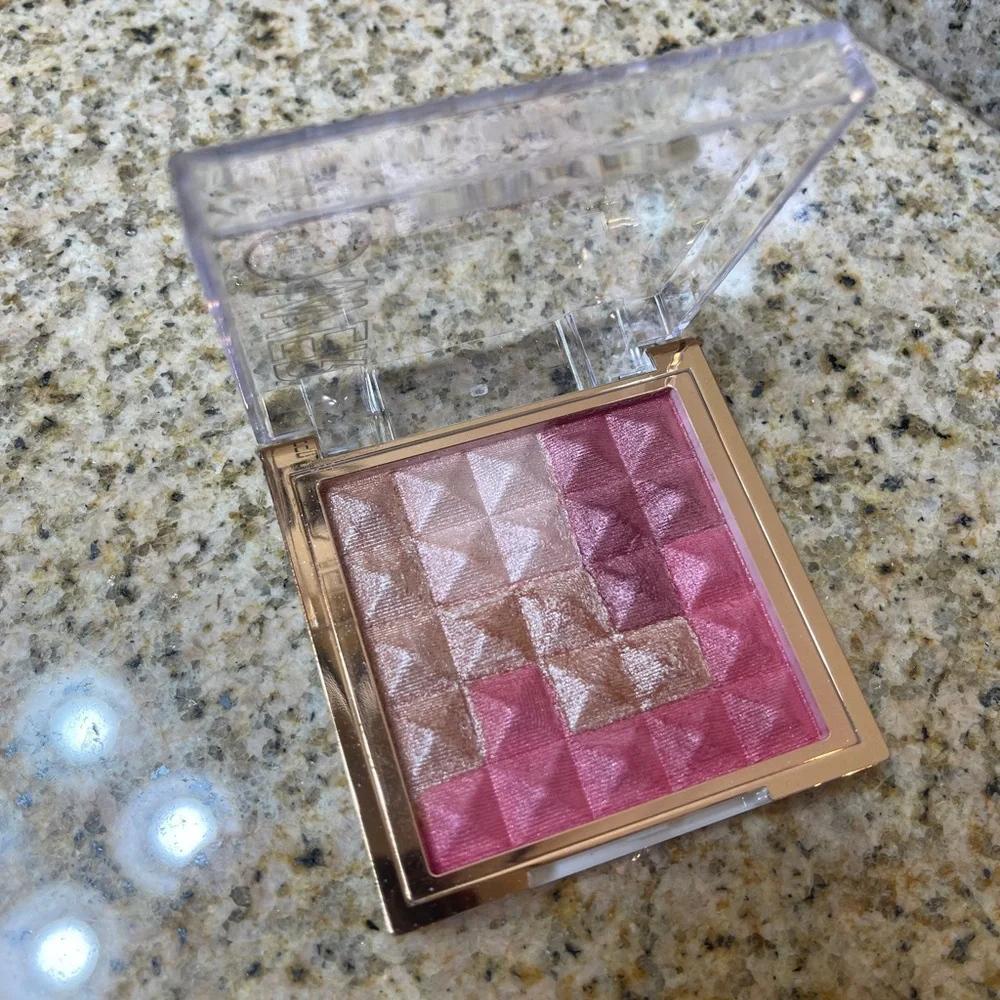 Flower Beauty Pyramids Cheek Color Blush Highlighter in Rose Glow